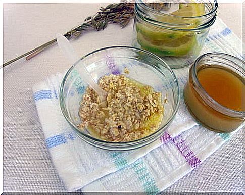 Lemon juice, honey and oatmeal