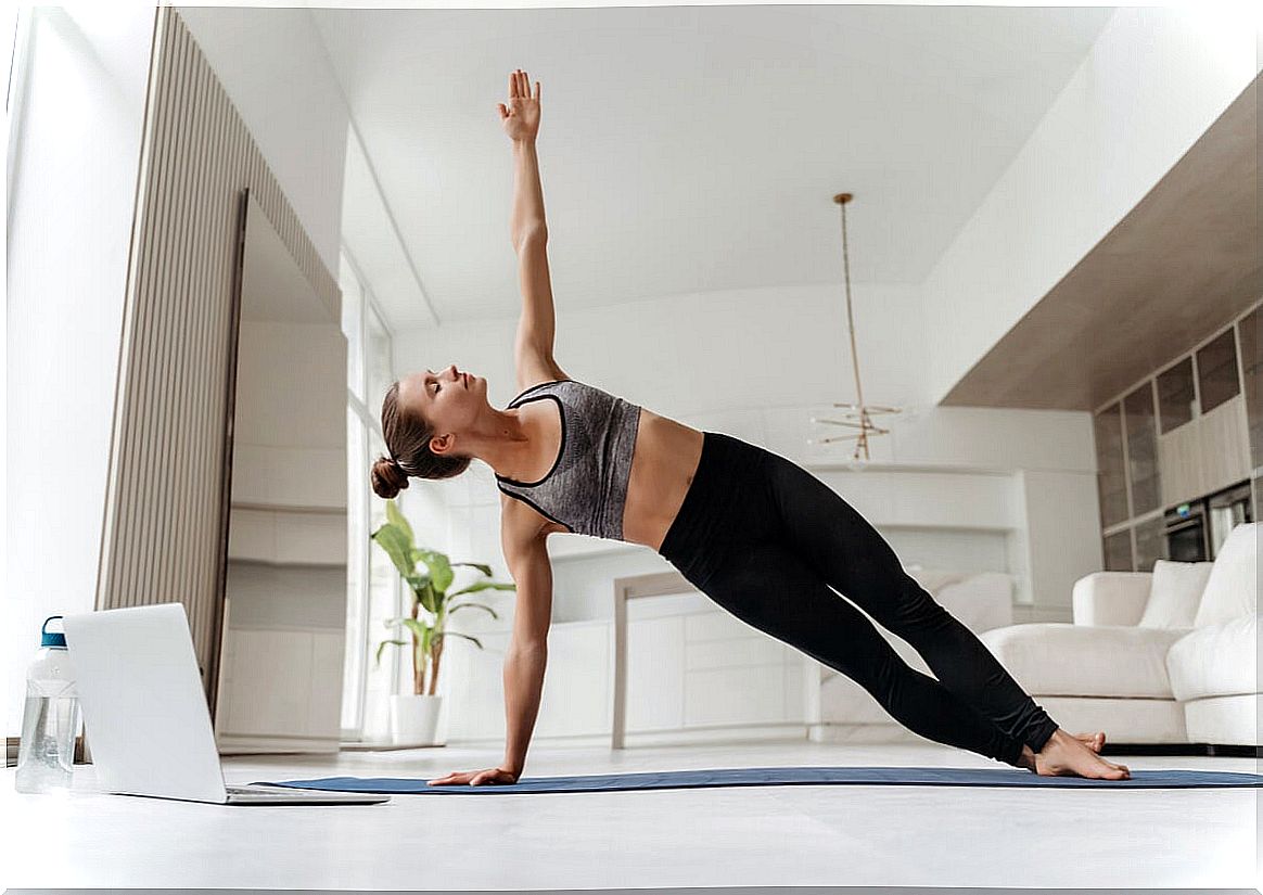 Variety of side plank for a healthy back.