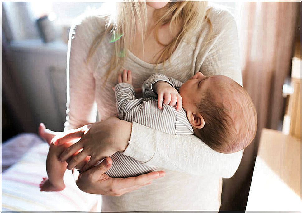 Carrying the baby in your arms for not having a stroller