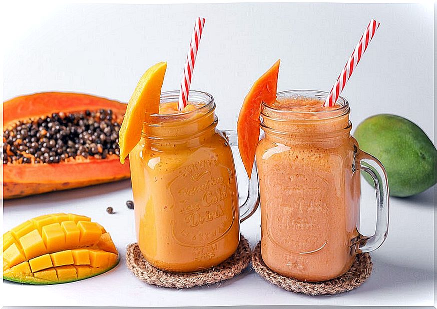 Smoothies with papaya