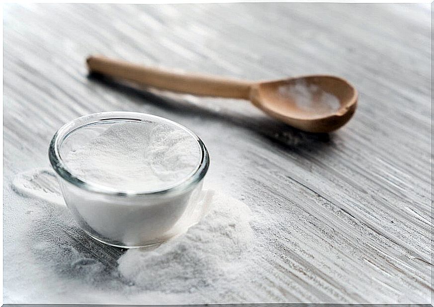 Disinfect the mattress with baking soda