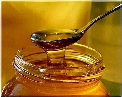 Honey is a remedy for shingles