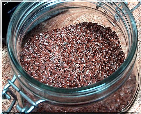 Flax seeds to relieve polycystic ovaries