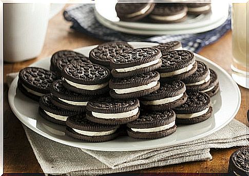 Oreo iced cake with liquor